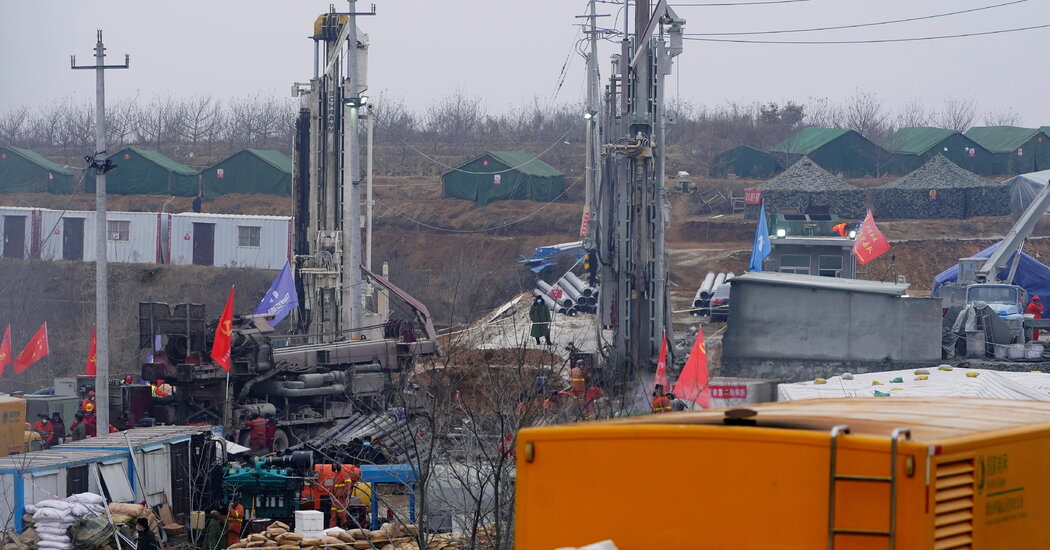 Chinese Miners Pulled to Surface 2 Weeks After Underground Explosion